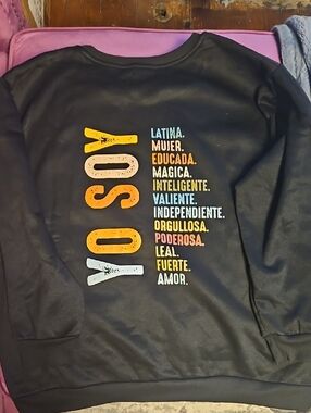 SHEIN Black Sweatshirt with Multicolor "YO SOY" Graphic